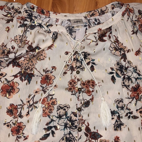 Buckle Daytrip Blouse - Picture 3 of 4